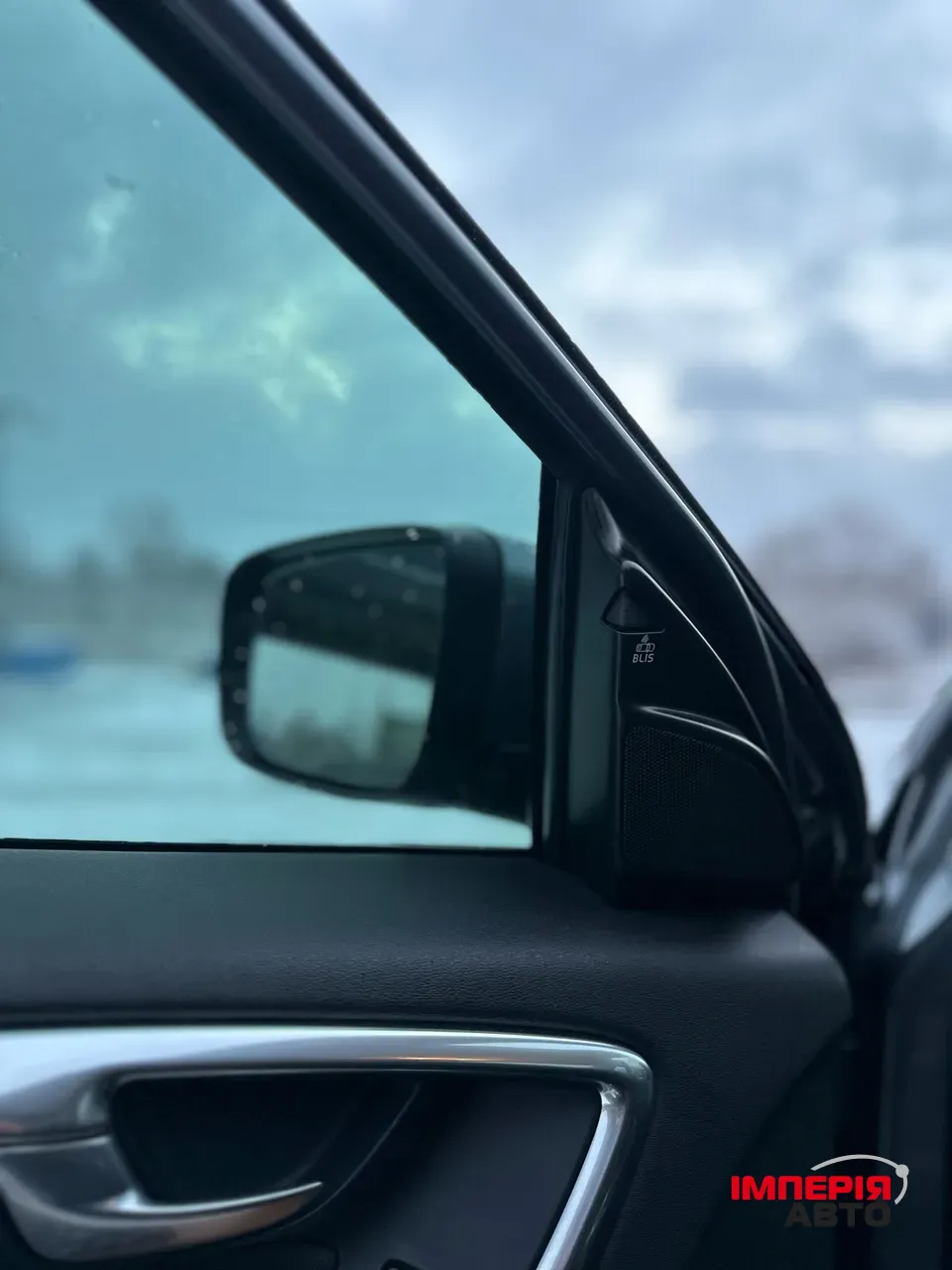 Volvo XC60 - фото 11