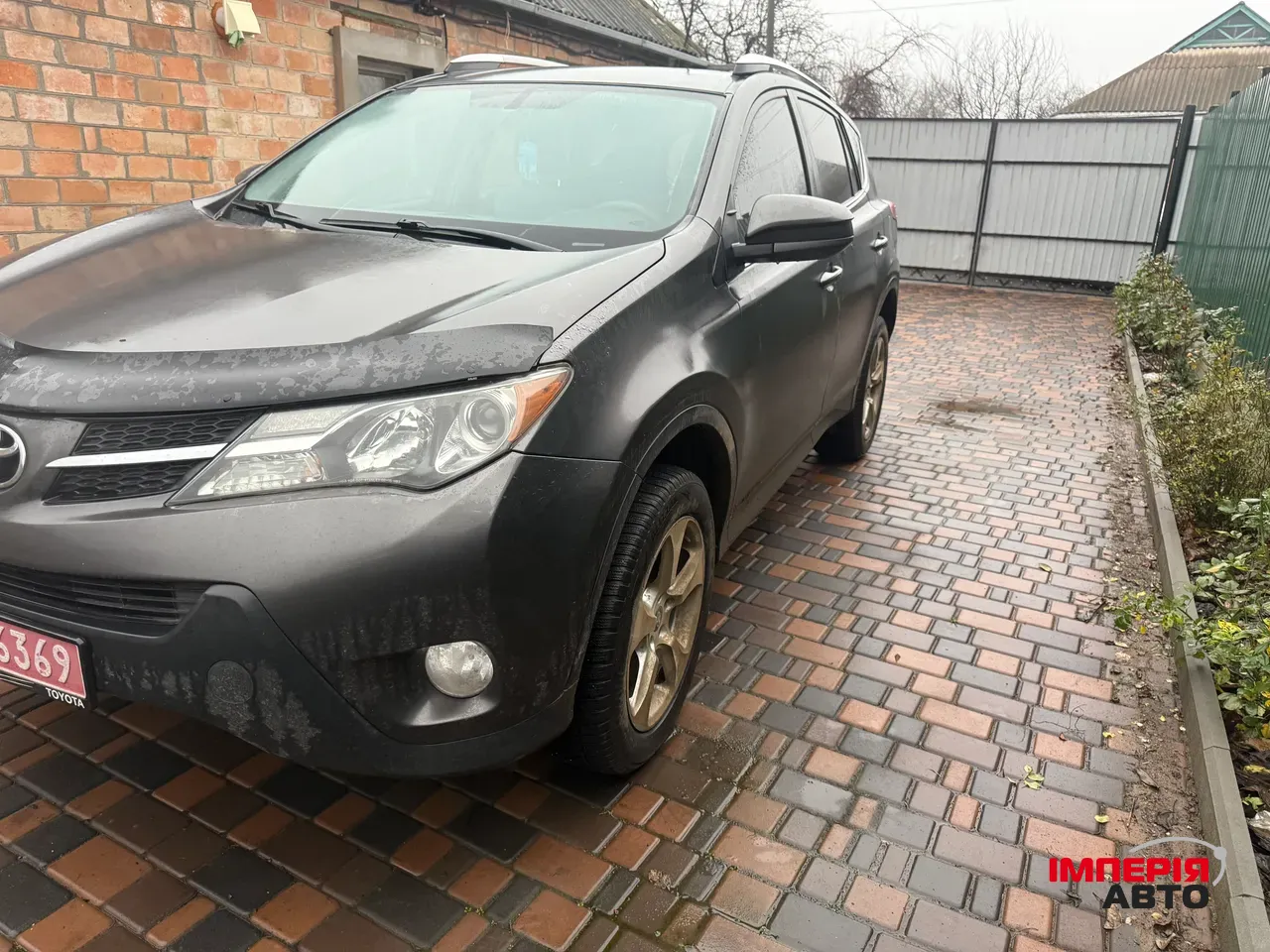 Toyota RAV4 - фото 1