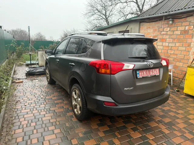 Toyota RAV4 - фото 2