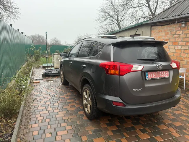Toyota RAV4 - фото 3