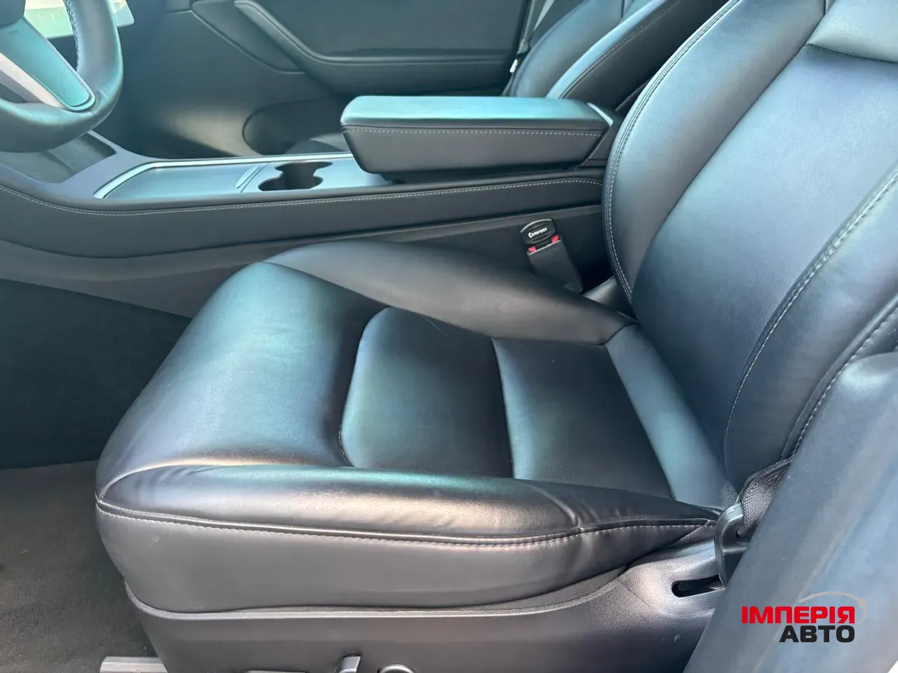 Tesla Model Y - фото 8