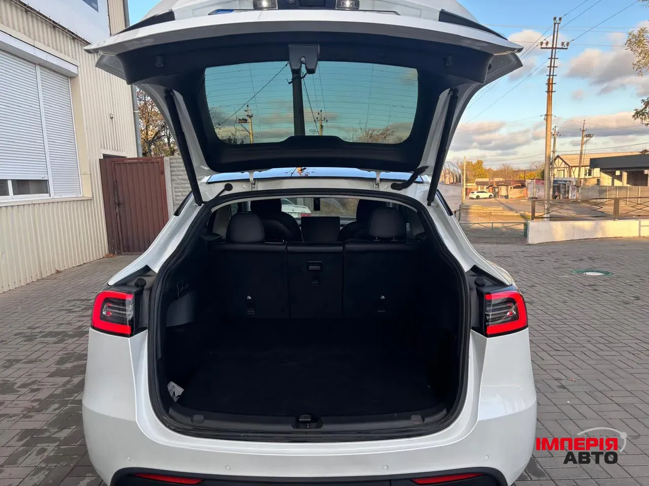 Tesla Model Y - фото 2