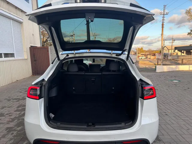 Tesla Model Y - фото 2