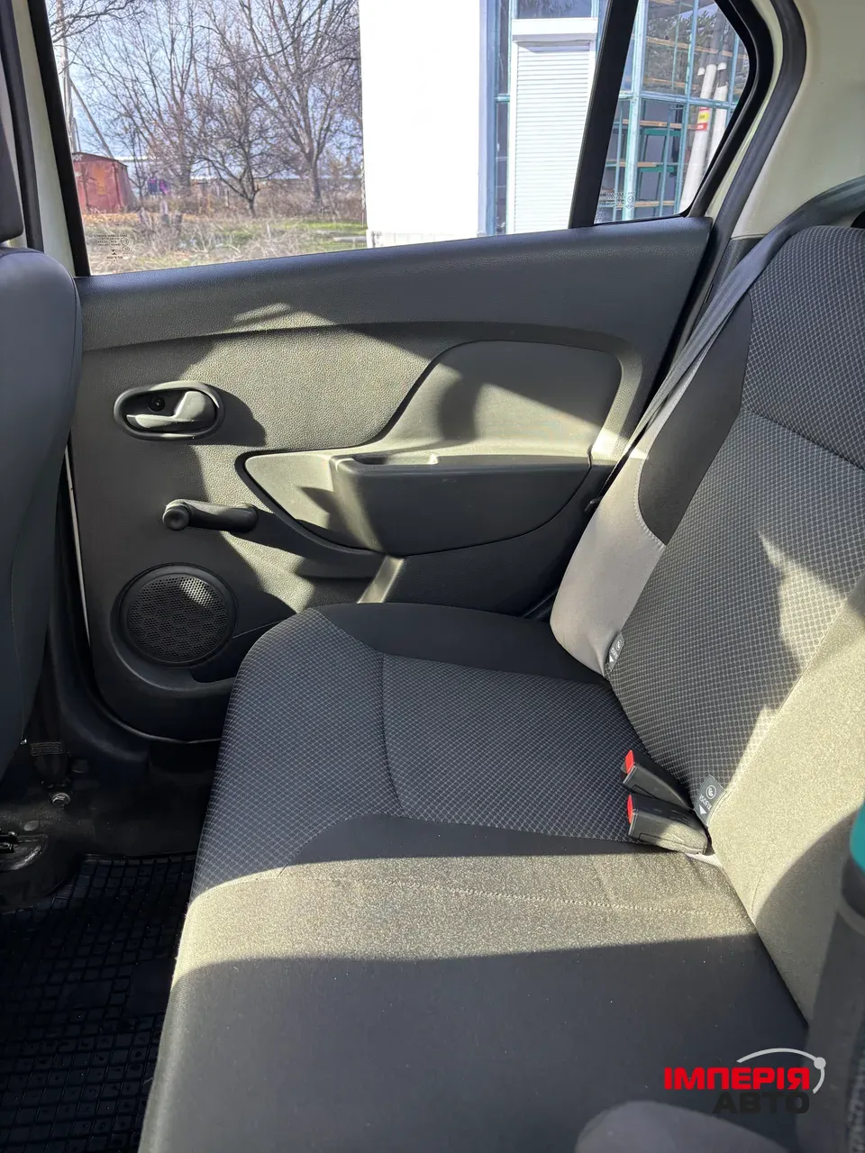 Renault Logan - фото 15