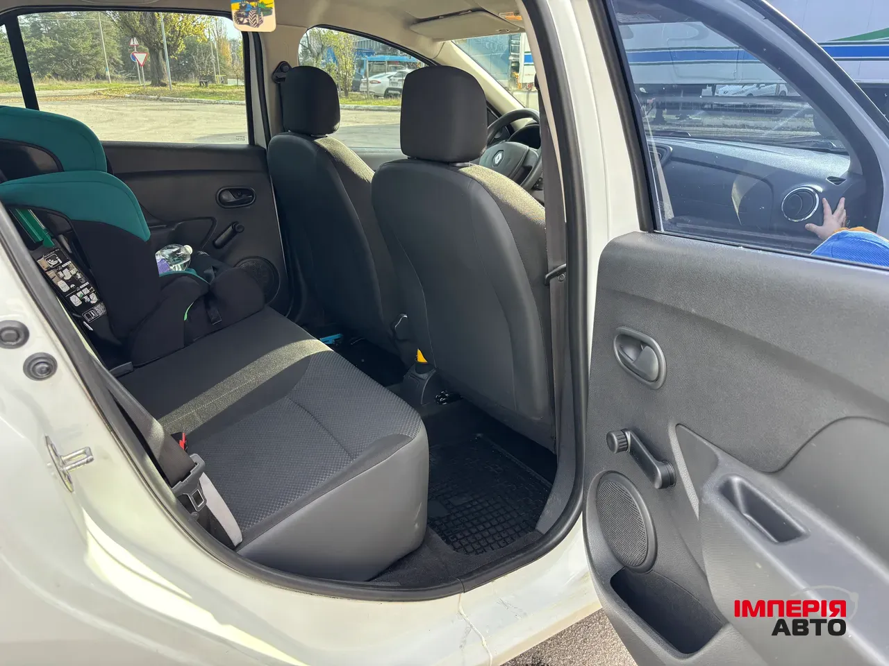 Renault Logan - фото 5