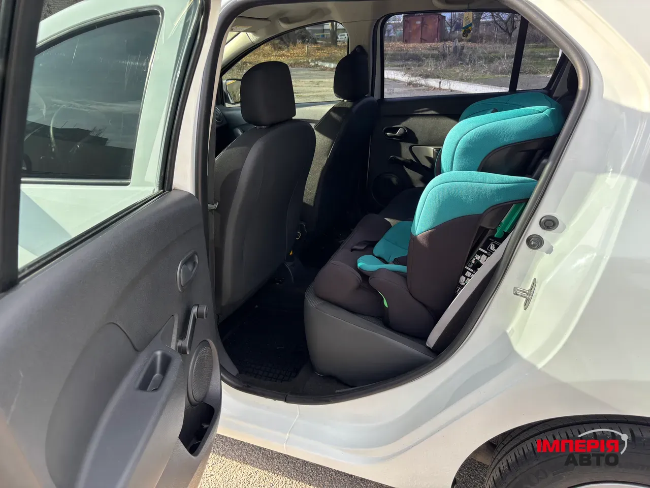 Renault Logan - фото 13