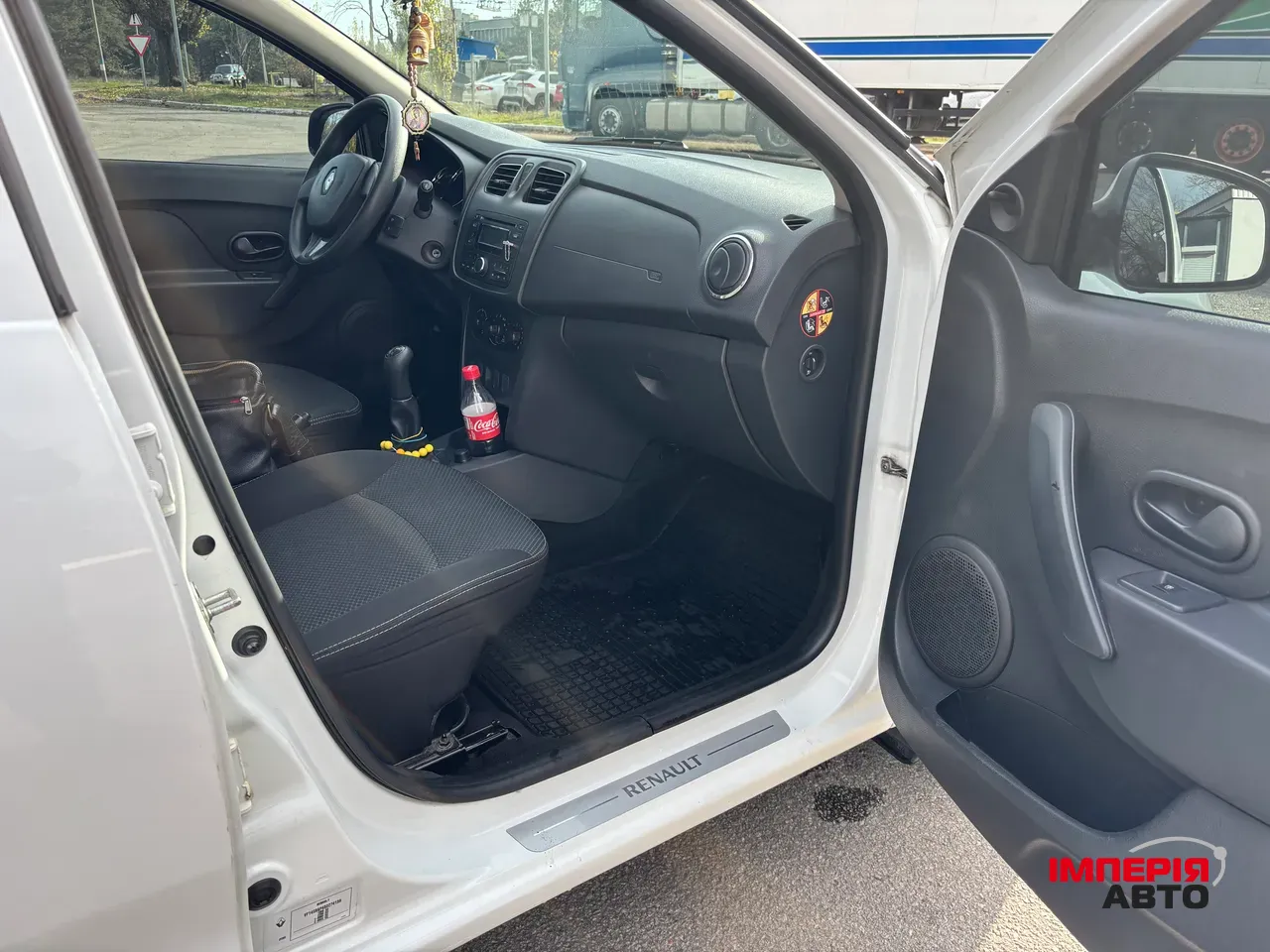 Renault Logan - фото 10