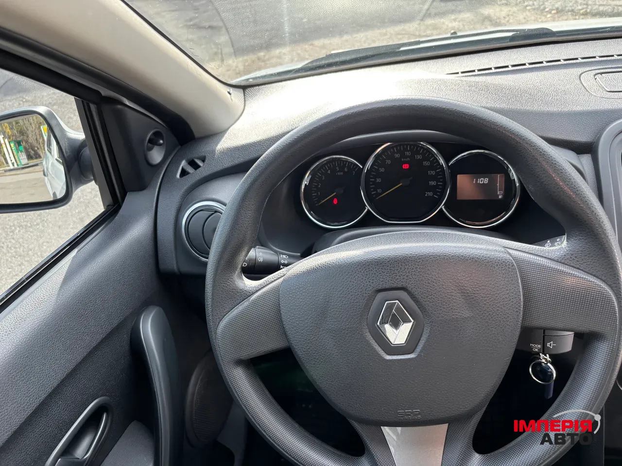 Renault Logan - фото 8