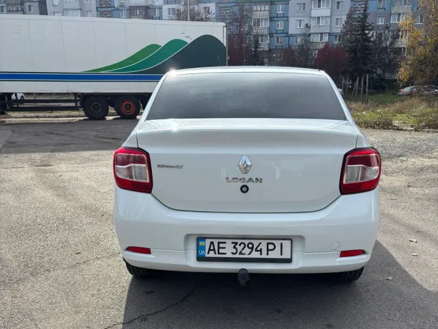Renault Logan - фото 4