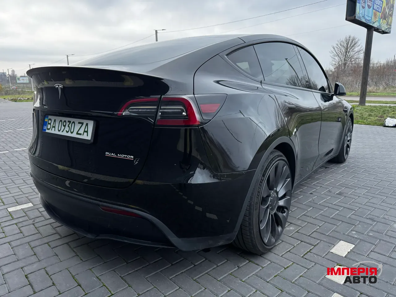 Tesla Model Y - фото 9