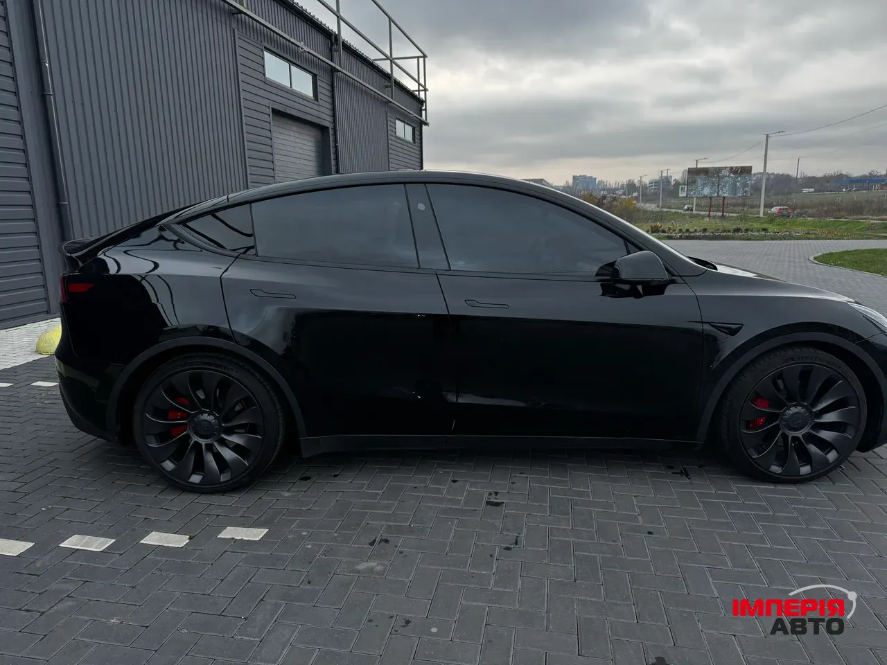 Tesla Model Y - фото 10