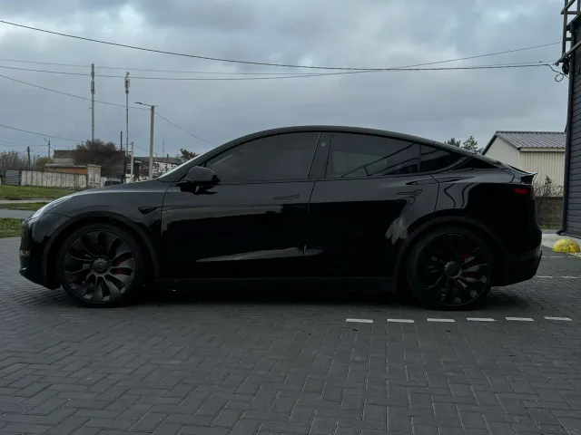 Tesla Model Y - фото 4