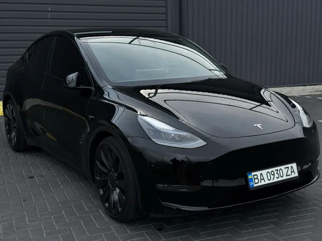 Tesla Model Y - фото 1