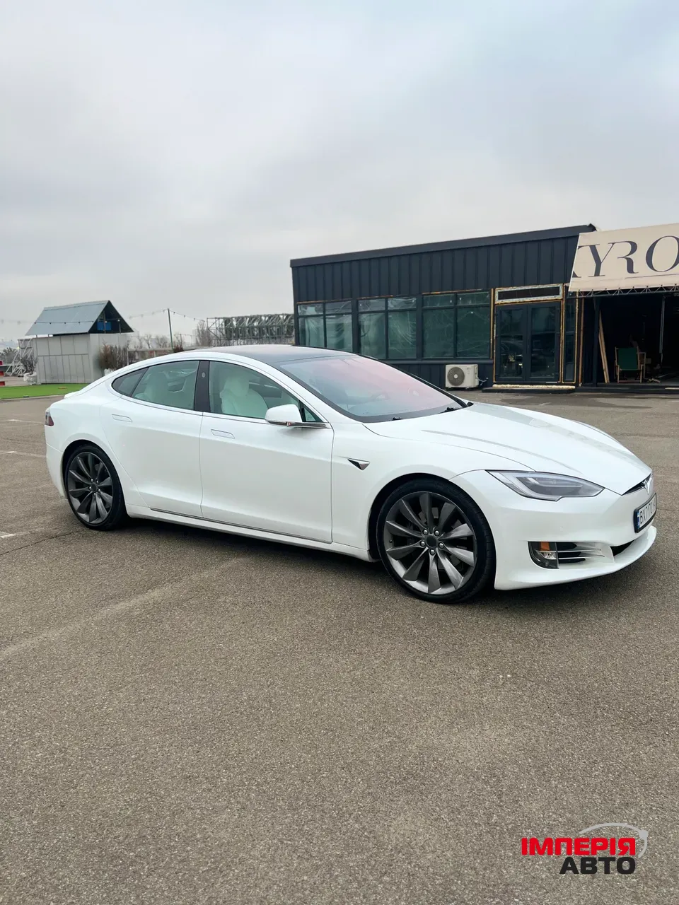Tesla Model S - фото 1