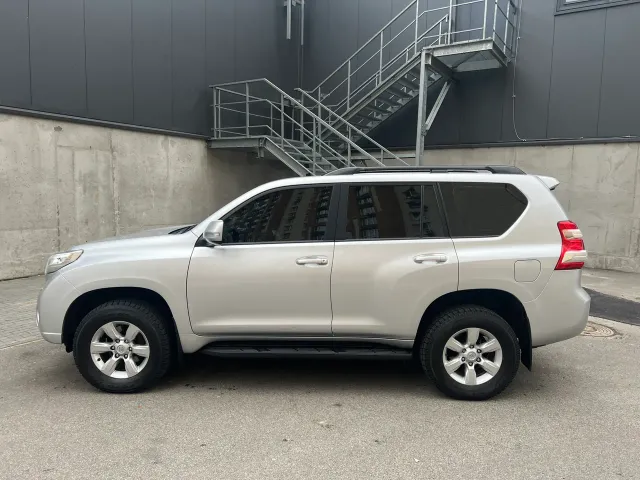 Toyota Land Cruiser Prado - фото 1