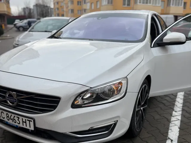 Volvo S60 - фото 1