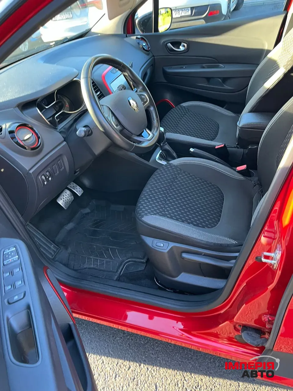 Renault Captur - фото 8