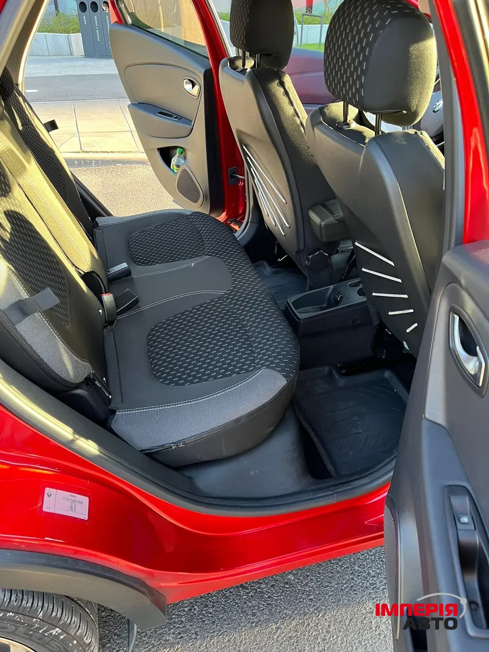 Renault Captur - фото 12