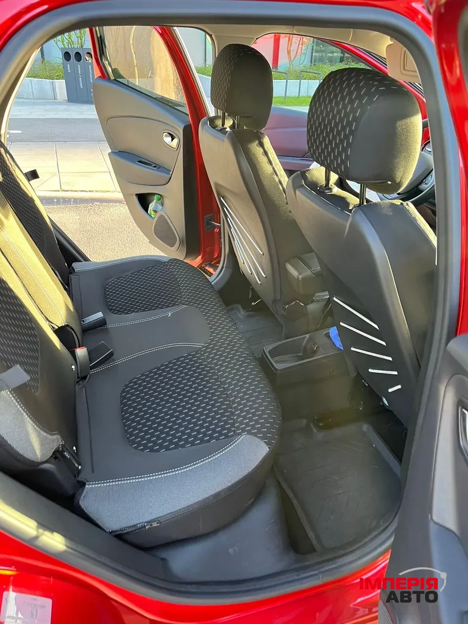 Renault Captur - фото 11