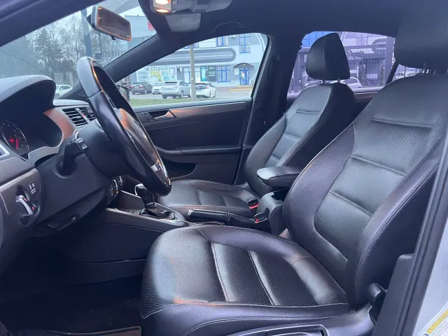 Volkswagen Jetta - фото 4