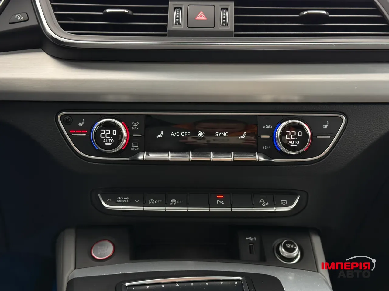 Audi SQ5 - фото 28