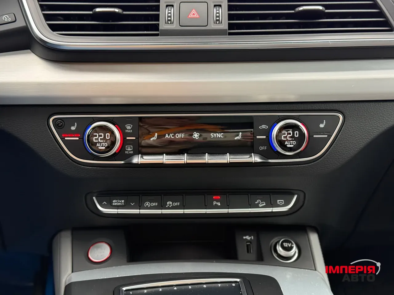 Audi SQ5 - фото 19