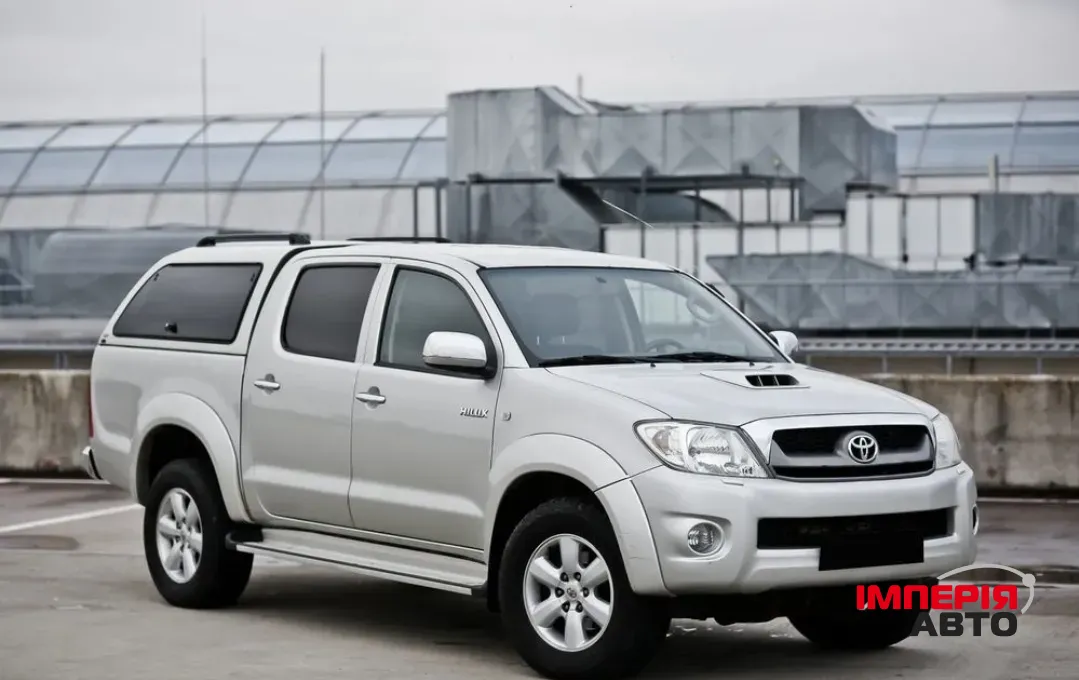 Toyota Hilux - фото 1