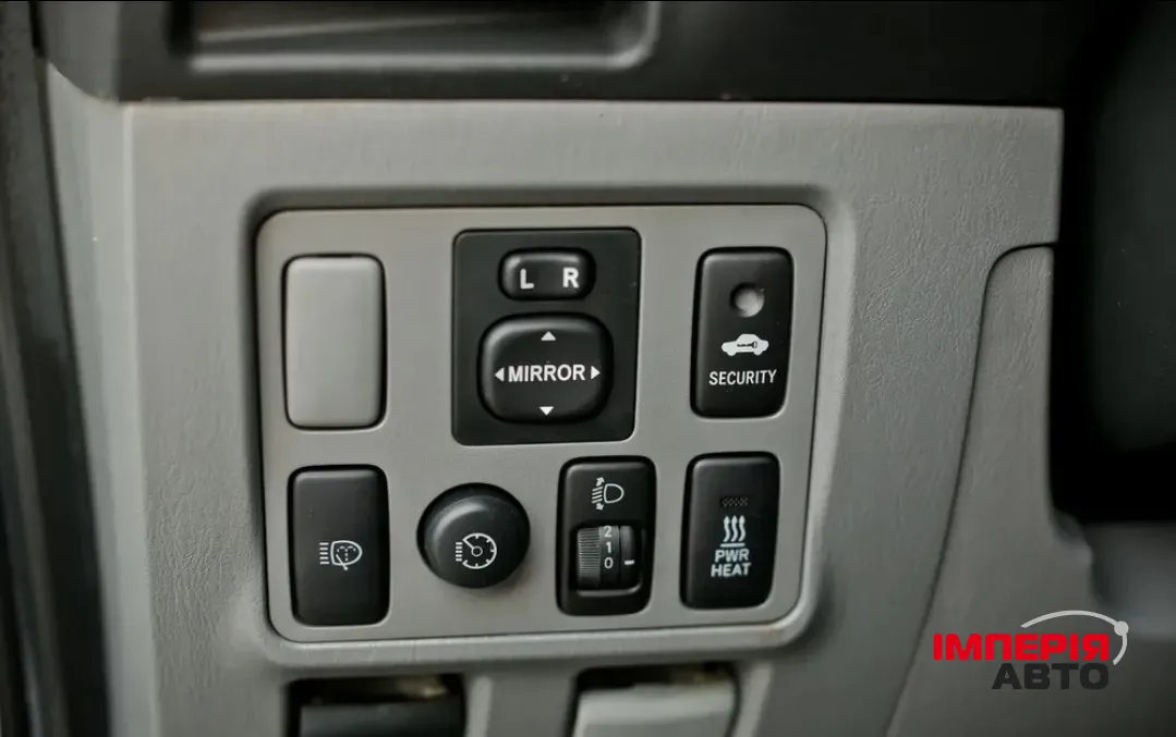 Toyota Hilux - фото 2