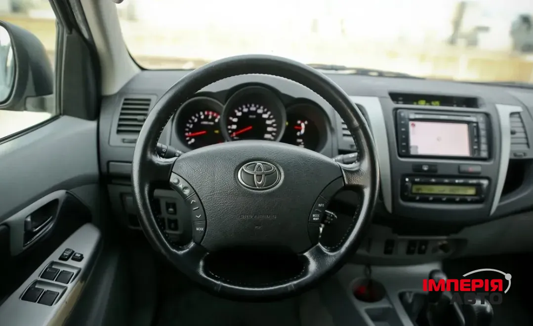 Toyota Hilux - фото 4