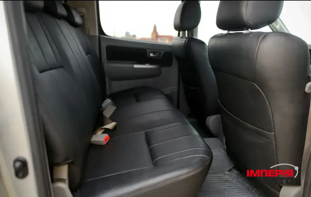 Toyota Hilux - фото 3