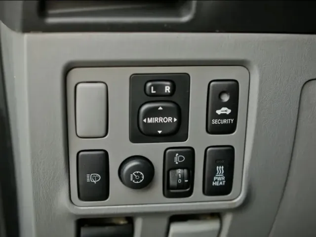 Toyota Hilux - фото 2