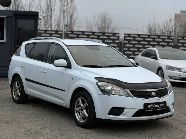 Kia Ceed - фото 1