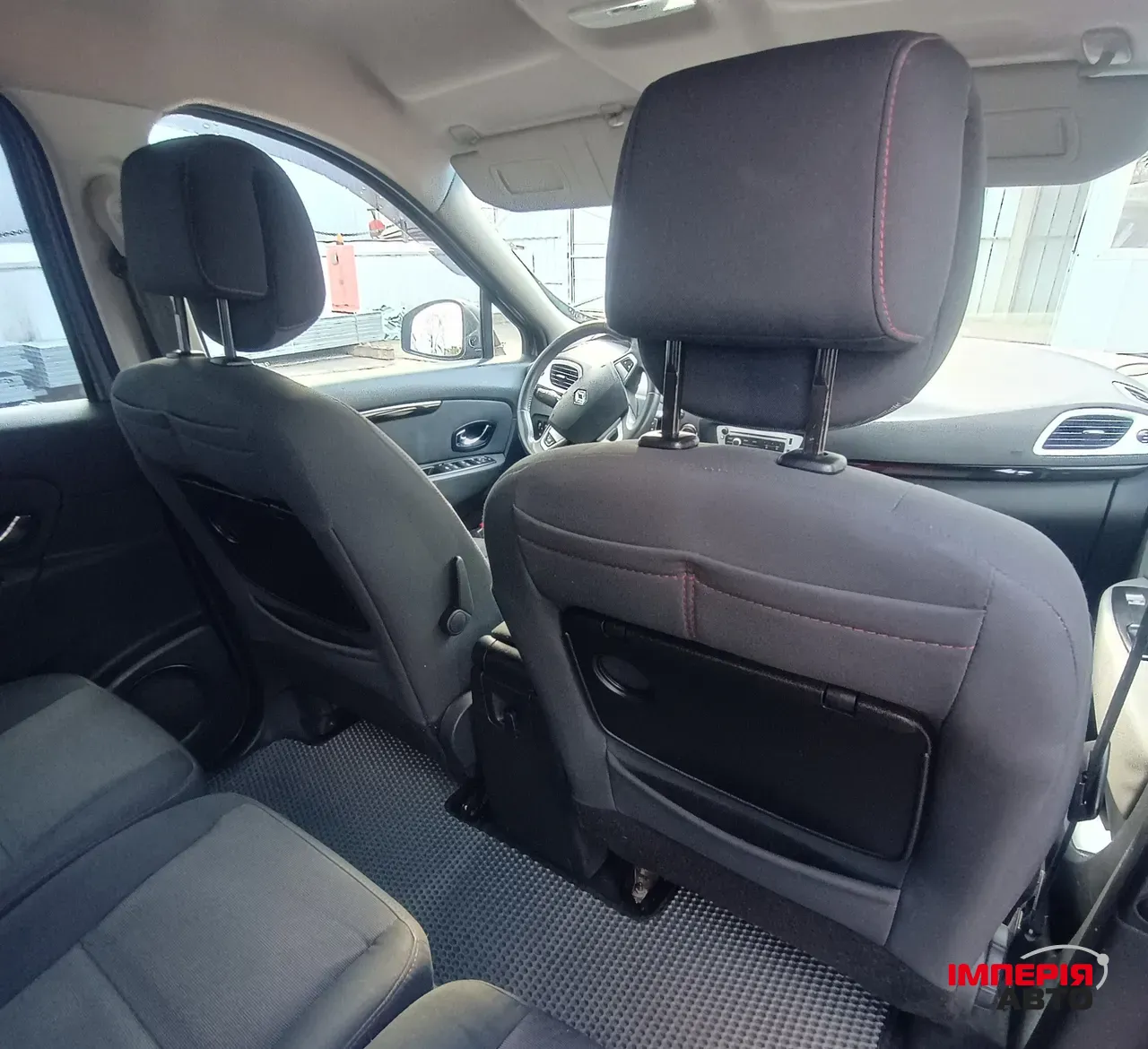 Renault Scenic - фото 12