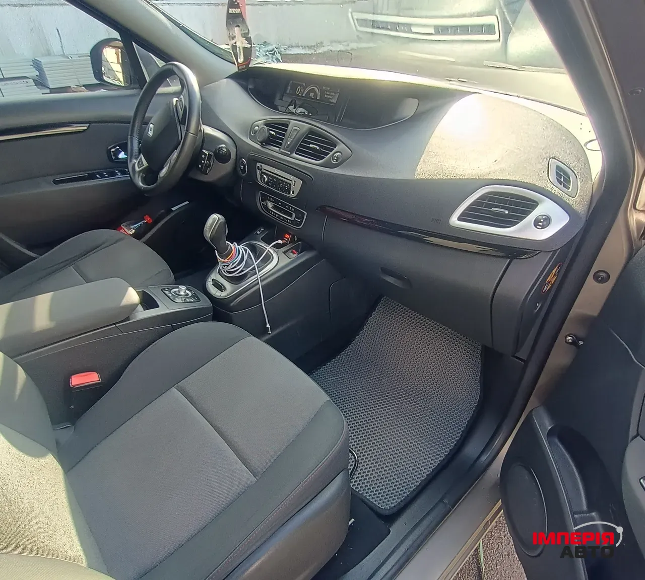 Renault Scenic - фото 10