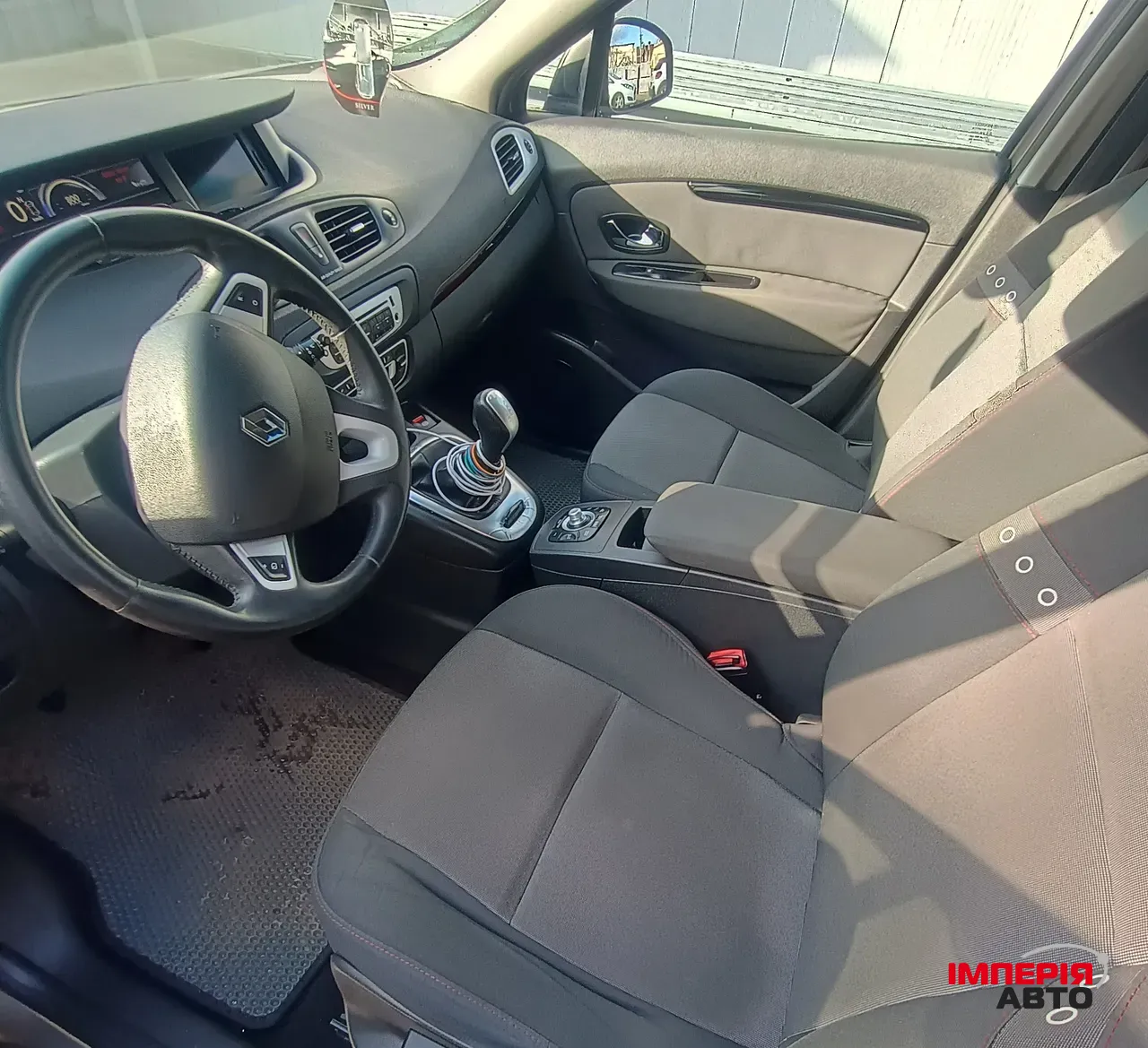 Renault Scenic - фото 8