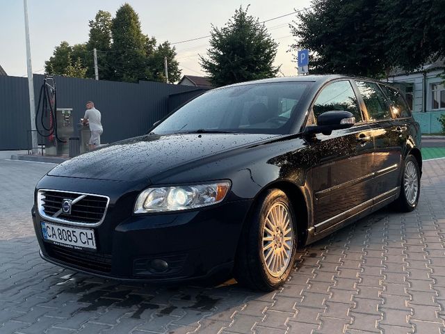 Volvo V50 - фото 1