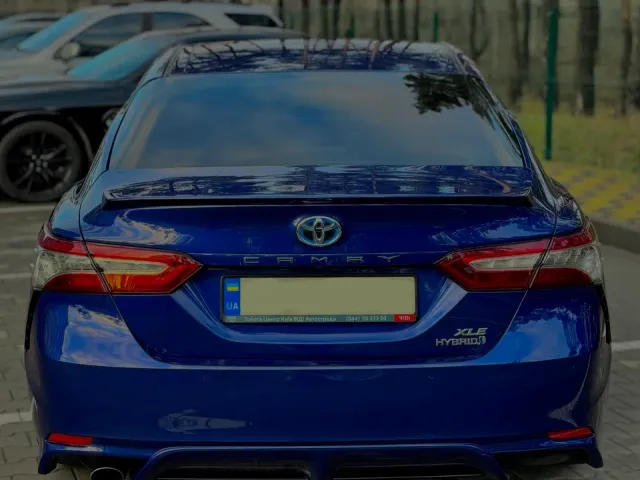 Toyota Camry - фото 2
