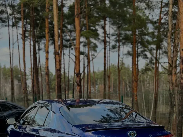 Toyota Camry - фото 1