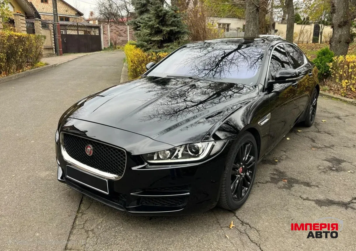 Jaguar XE - фото 1