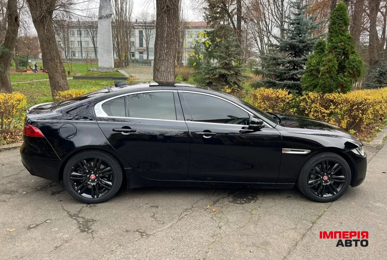 Jaguar XE - фото 4
