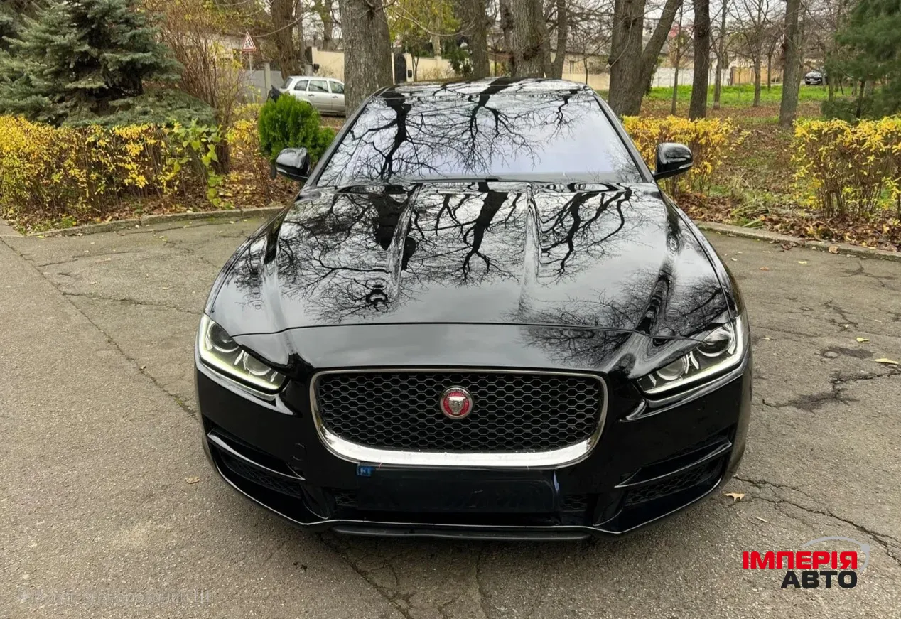 Jaguar XE - фото 2