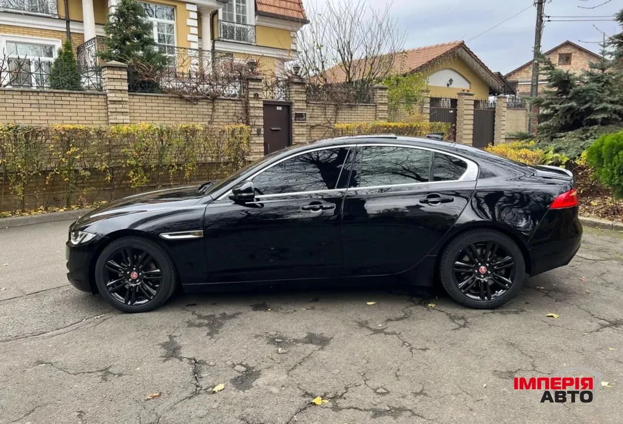 Jaguar XE - фото 5