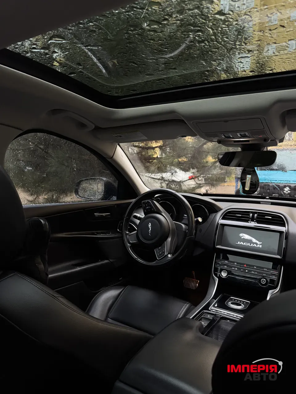 Jaguar XE - фото 8