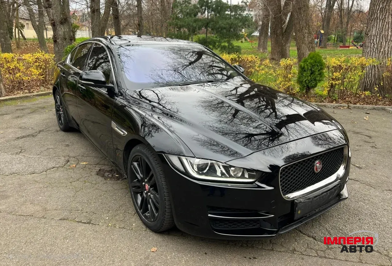 Jaguar XE - фото 3