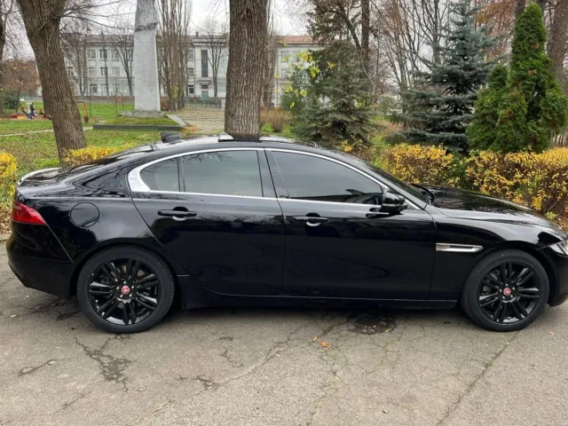 Jaguar XE - фото 4