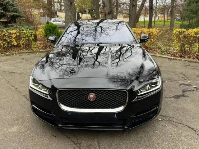 Jaguar XE - фото 2
