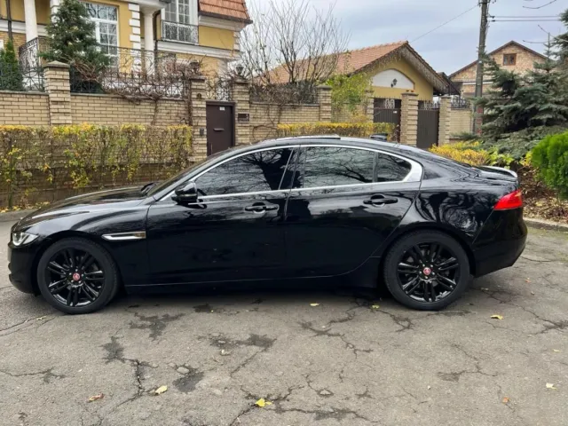 Jaguar XE - фото 5