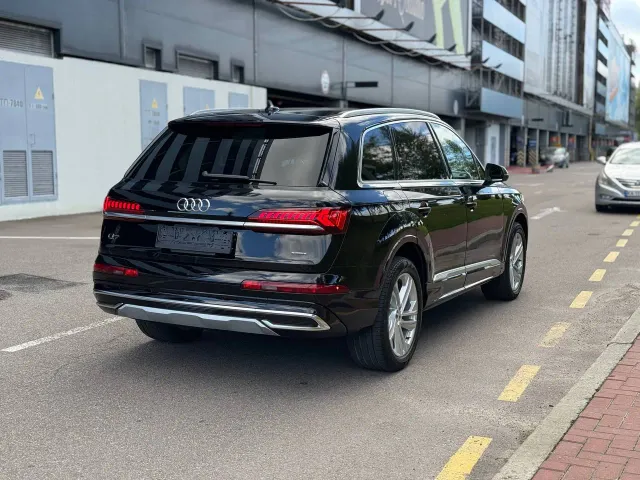 Audi Q7 - фото 5