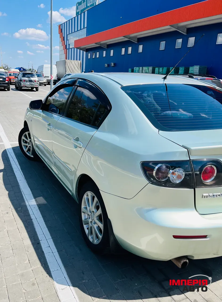Mazda 3 - фото 12