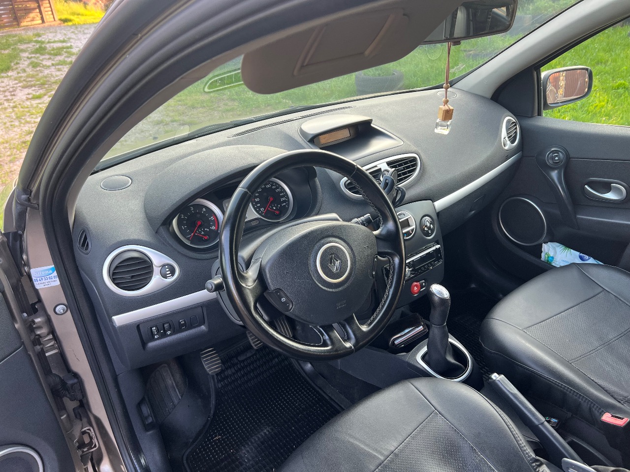 Renault Clio - фото 17